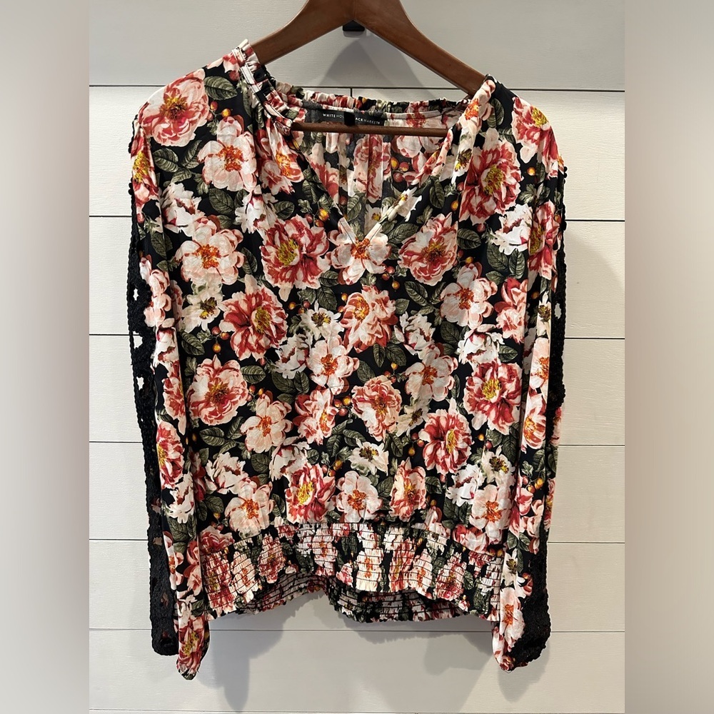 White House Black Market Floral V-Neck Women's Top- size X-Large